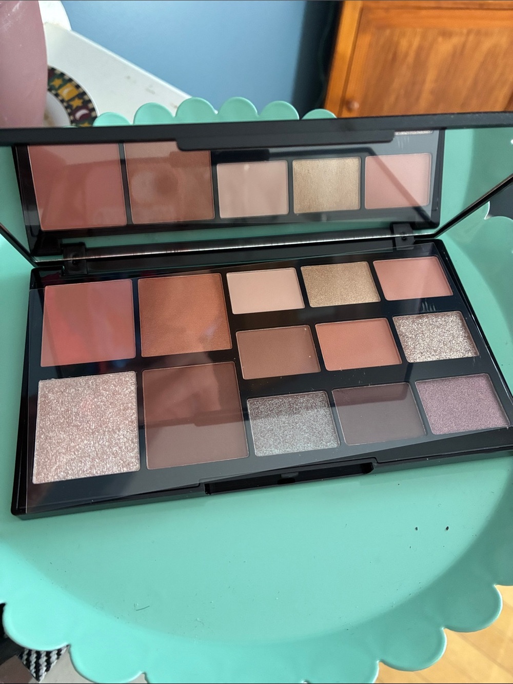 Laura Geller Neutral Eyeshadow Palette - Taupe & Shimmer - Picture 2 of 4